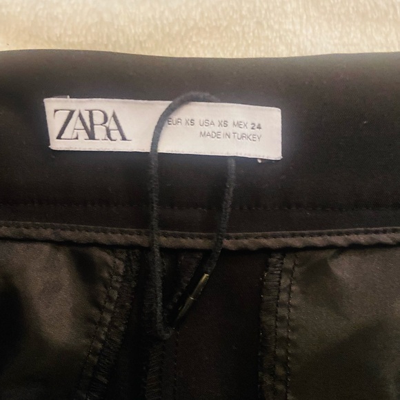 ZARA High-Waisted, Side Zipper Black Women's Shorts Size 24 NWOT - Picture 4 of 7